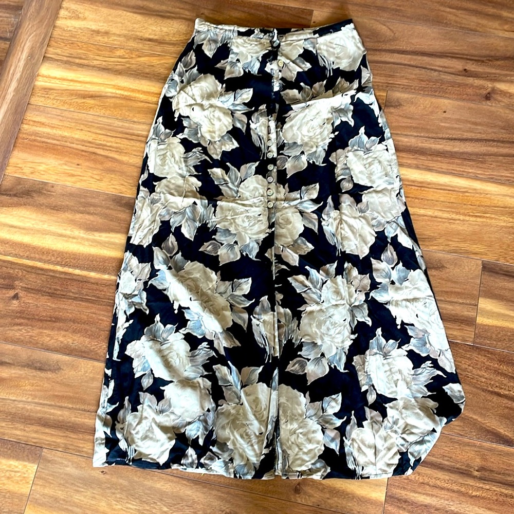 Vintage Y2K Black and Cream Floral Midi Skirt